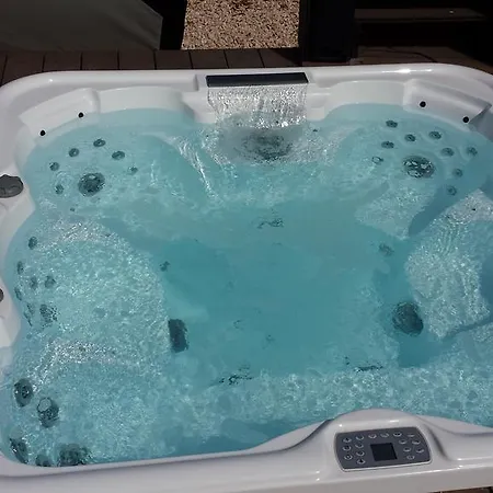 With Hot Tub Jacuzzi Hébergement de vacances Son Carrio (Menorca)